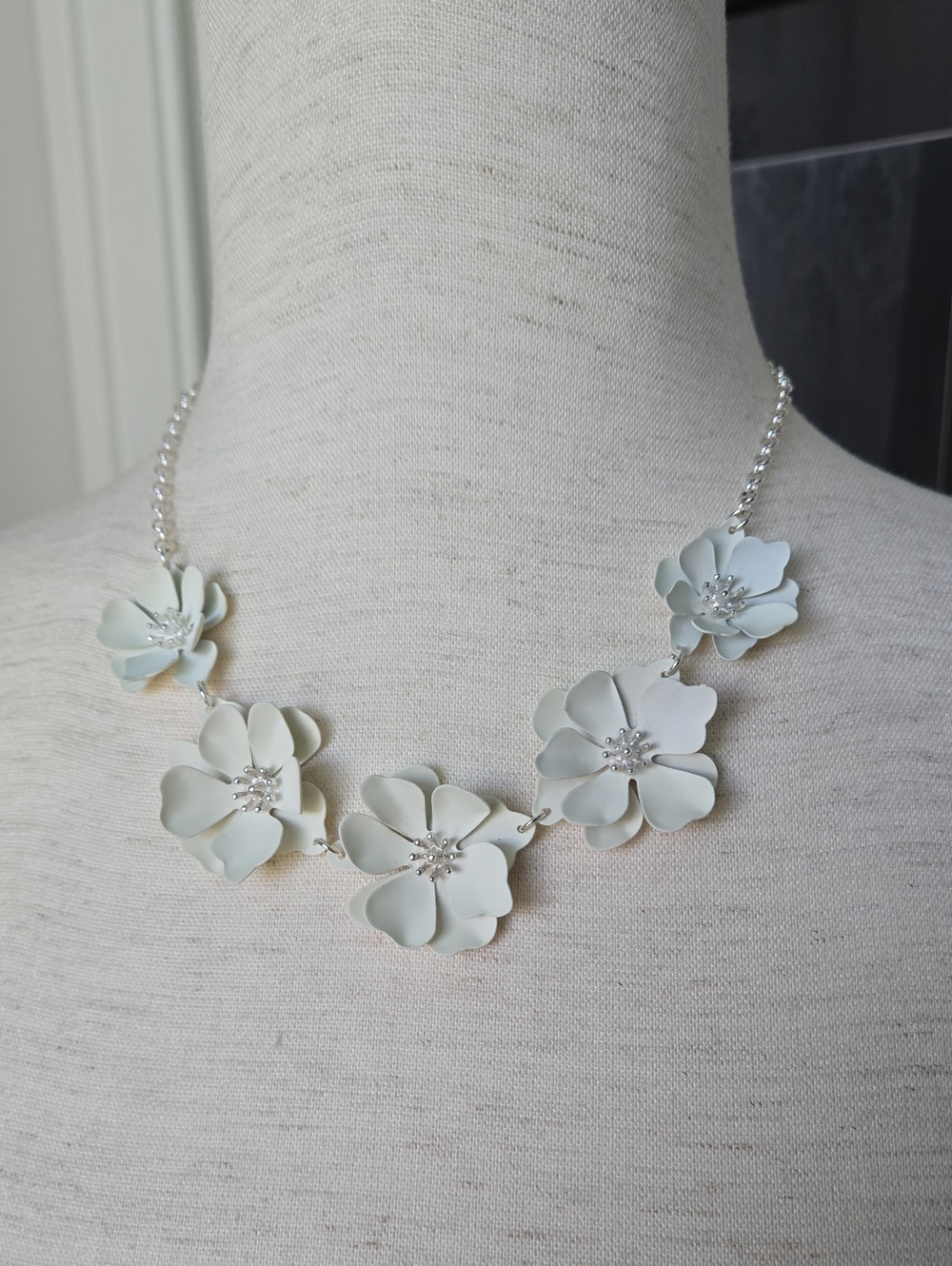 Liz Claiborne White Floral Statement Necklace, NWOT